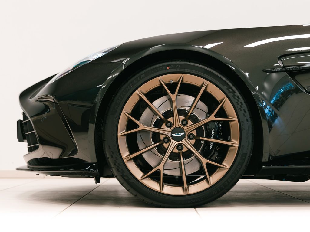 Aston Martin V8 Vantage 2025