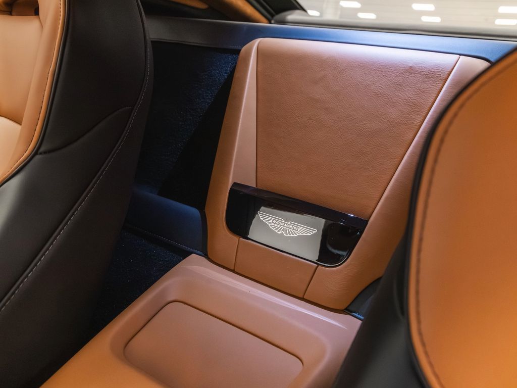 Aston Martin V8 Vantage 2025