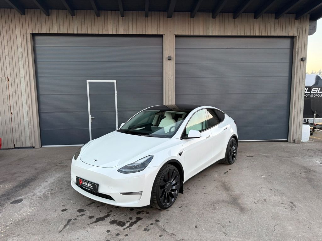 Tesla Model Y 2024