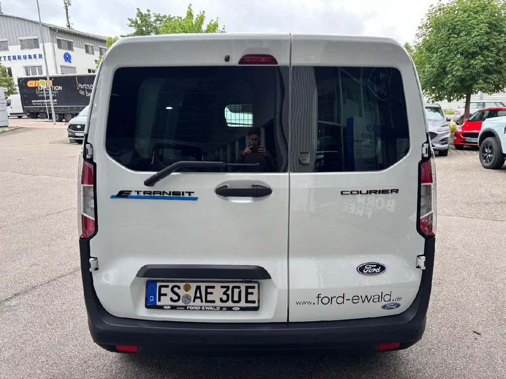 Ford Tourneo Courier 2025