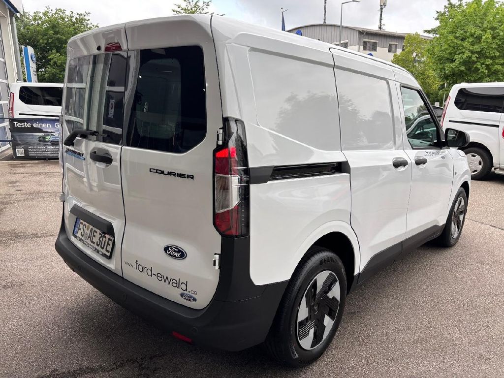 Ford Tourneo Courier 2025