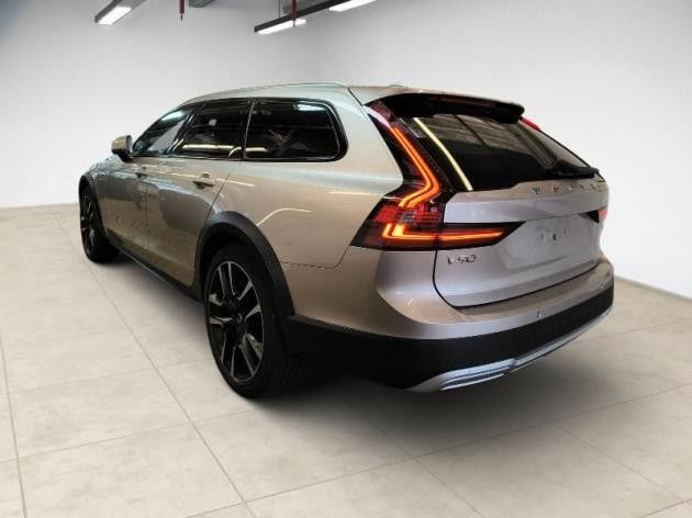 Volvo V90 Cross Country 2024