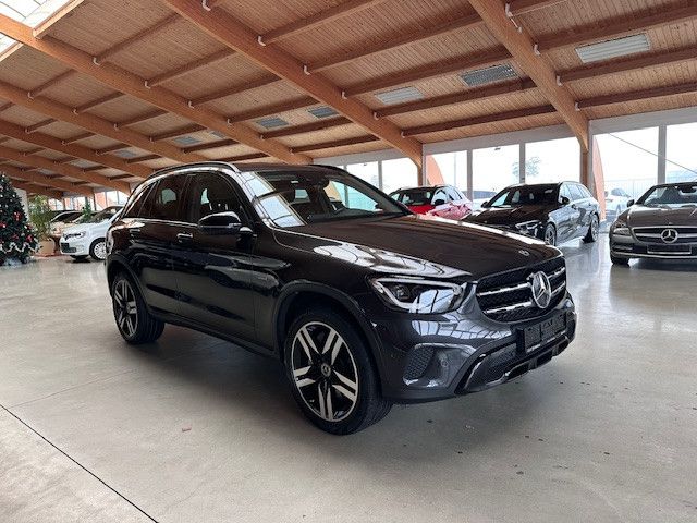 Mercedes-Benz GLC 300 2021