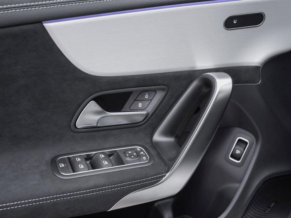 Mercedes-Benz CLA 180 2025