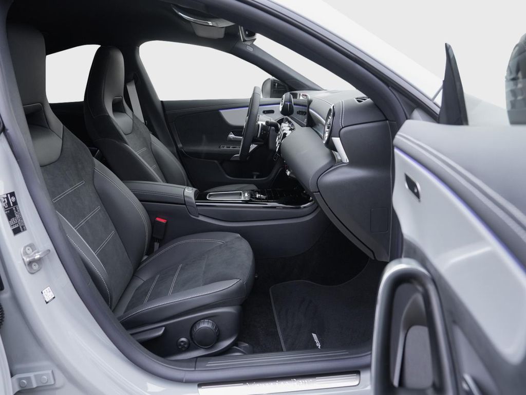 Mercedes-Benz CLA 180 2025
