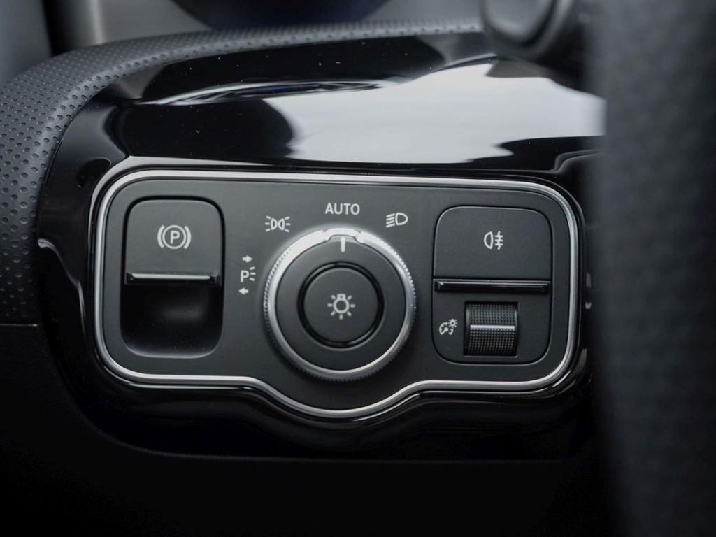 Mercedes-Benz CLA 180 2025