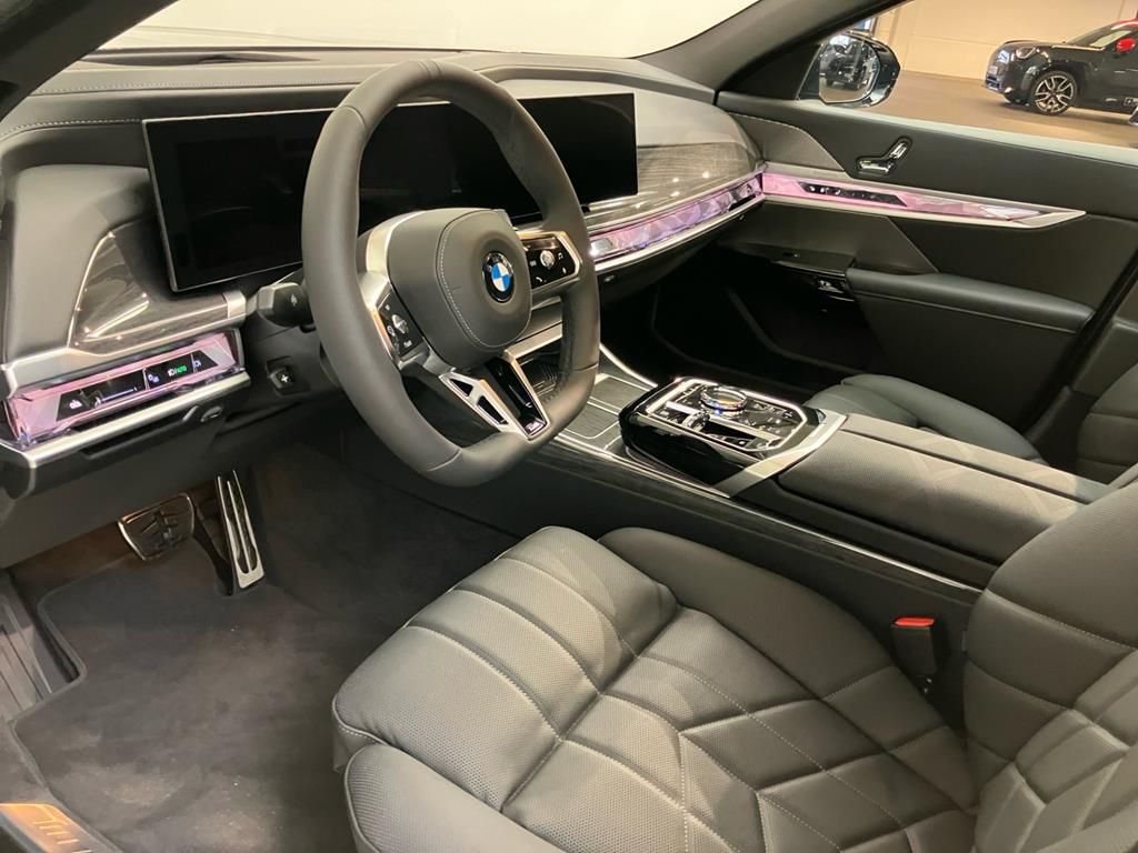 BMW 740 2025