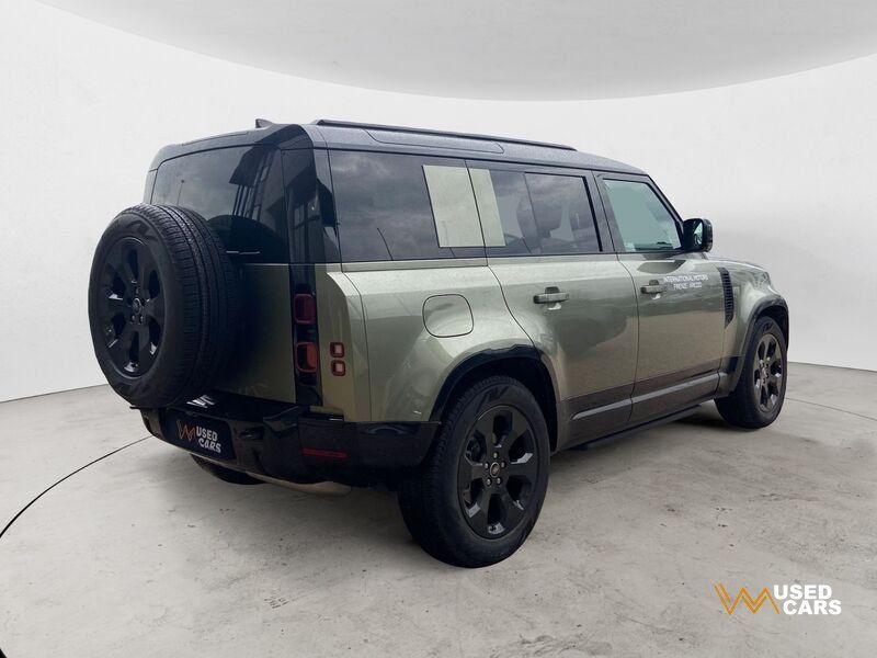 Land Rover Defender 2025