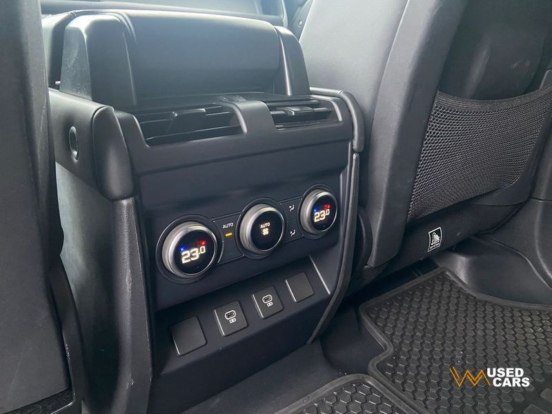 Land Rover Defender 2025