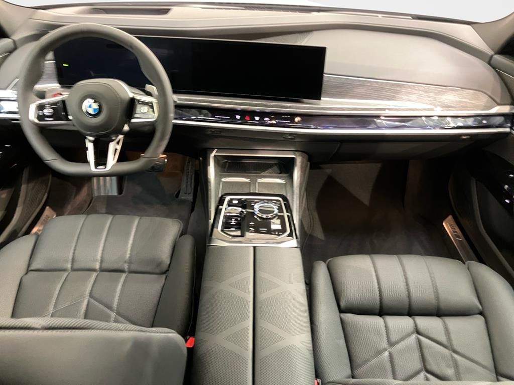 BMW 740 2025