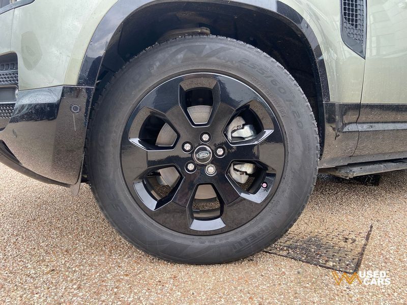 Land Rover Defender 2025