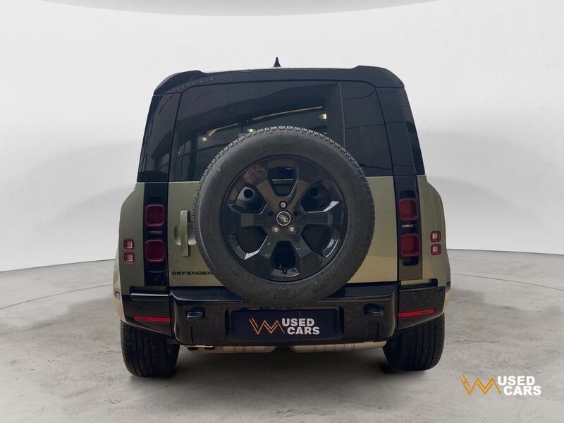 Land Rover Defender 2025