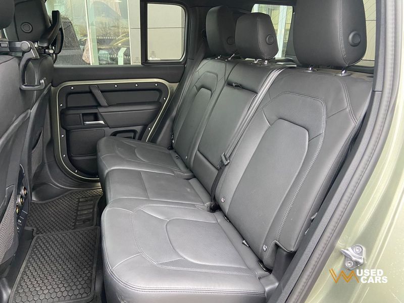 Land Rover Defender 2025