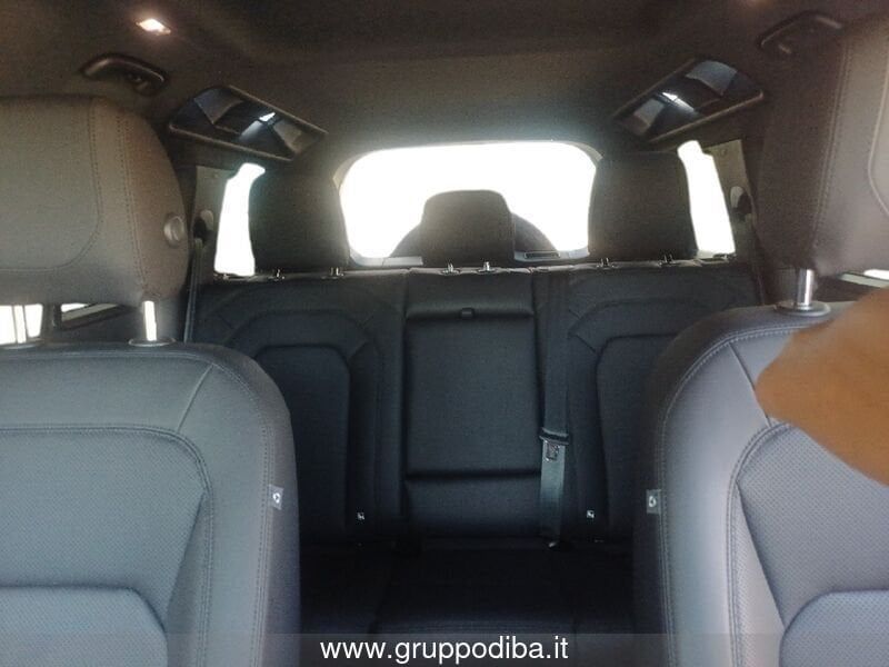 Land Rover Defender 2023