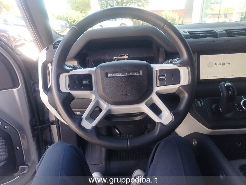 Land Rover Defender 2023