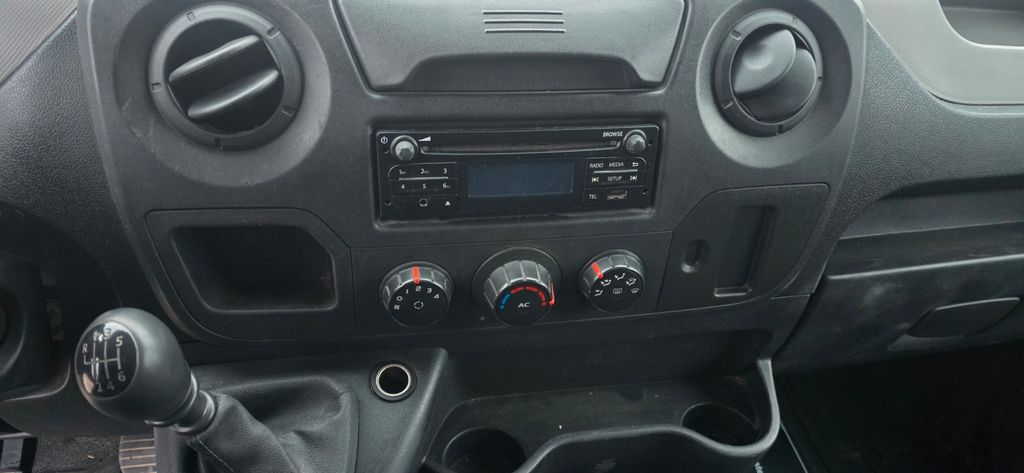 Nissan NV400 2015