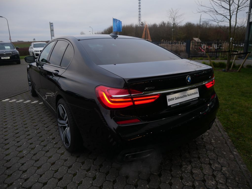 BMW 750 2019