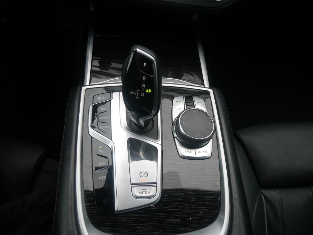 BMW 750 2019