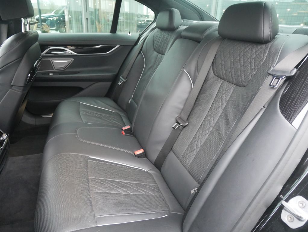 BMW 750 2019
