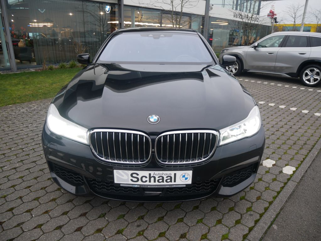 BMW 750 2019