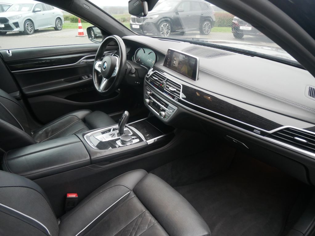 BMW 750 2019