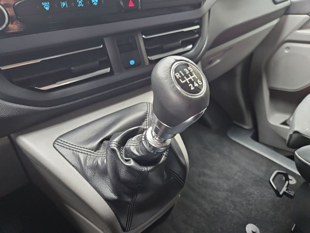 Ford Tourneo Custom 2025