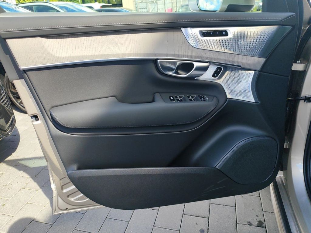 Volvo XC90 2025