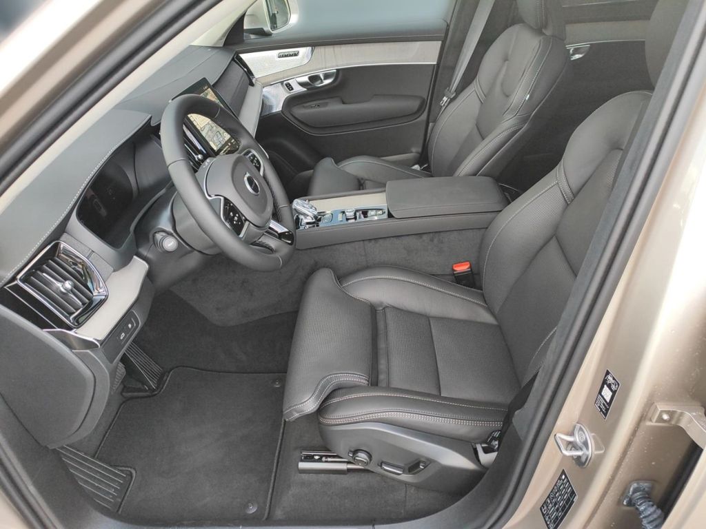Volvo XC90 2025