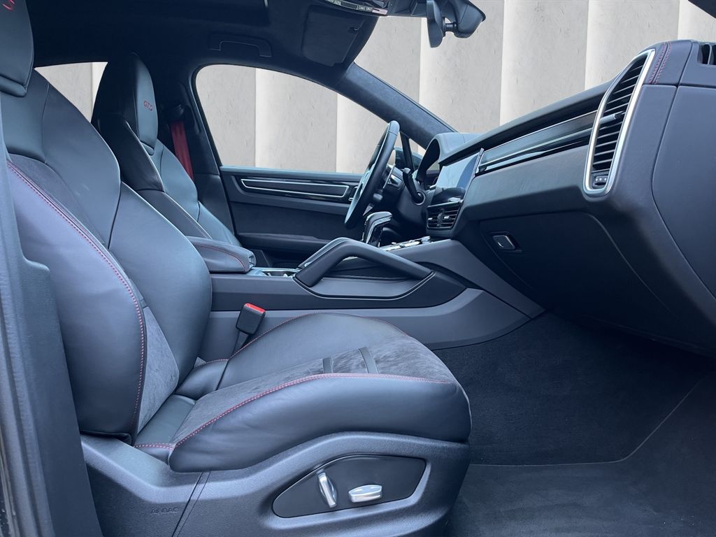 Porsche Cayenne 2021