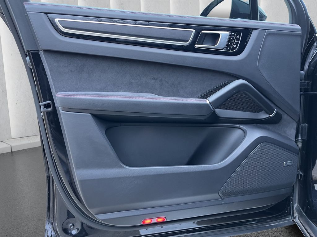Porsche Cayenne 2021
