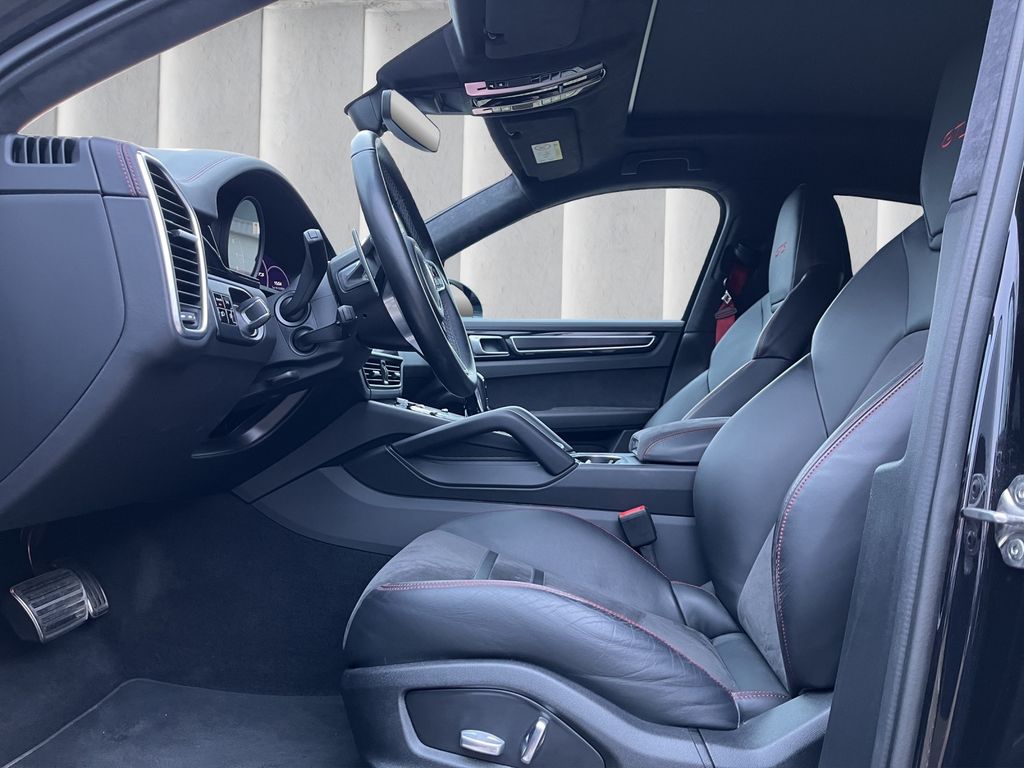 Porsche Cayenne 2021