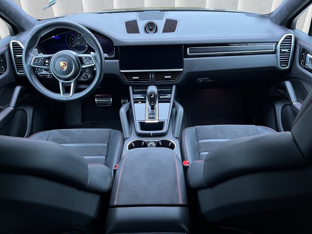 Porsche Cayenne 2021