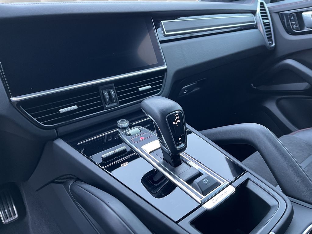 Porsche Cayenne 2021