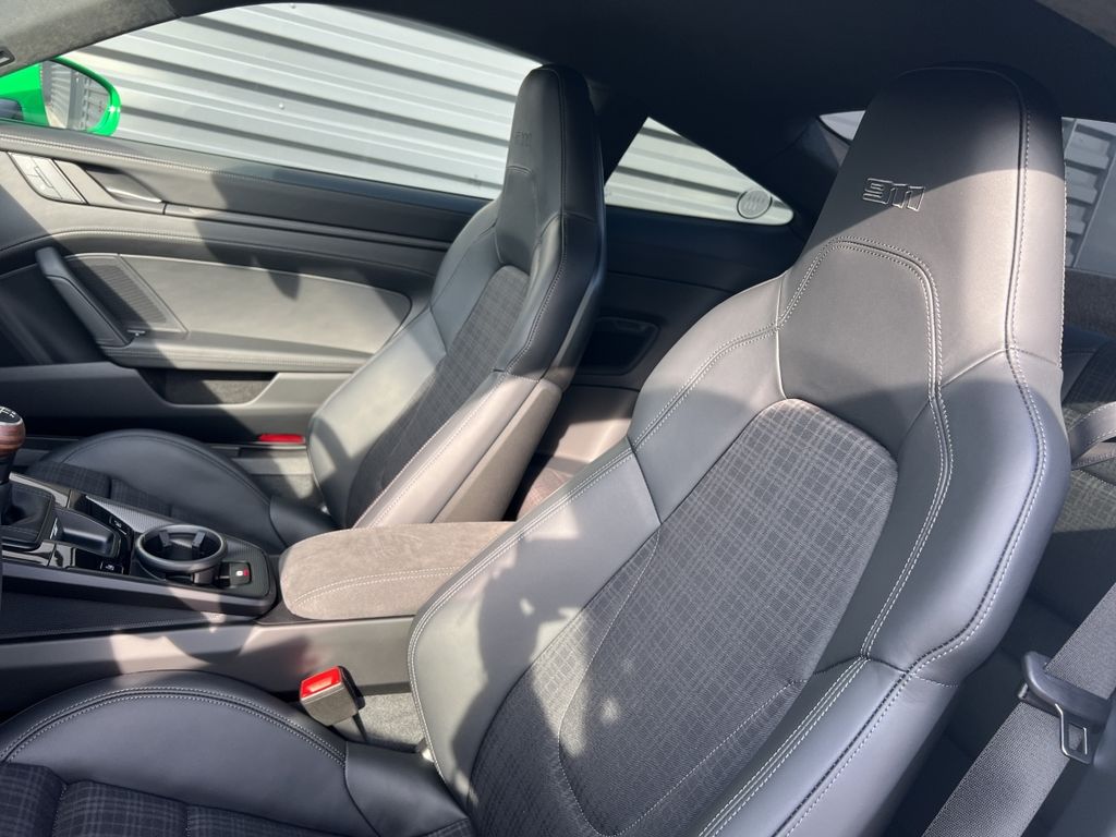 Porsche 992 2025