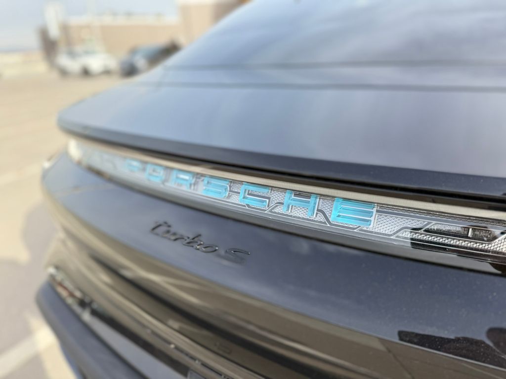 Porsche Taycan 2024