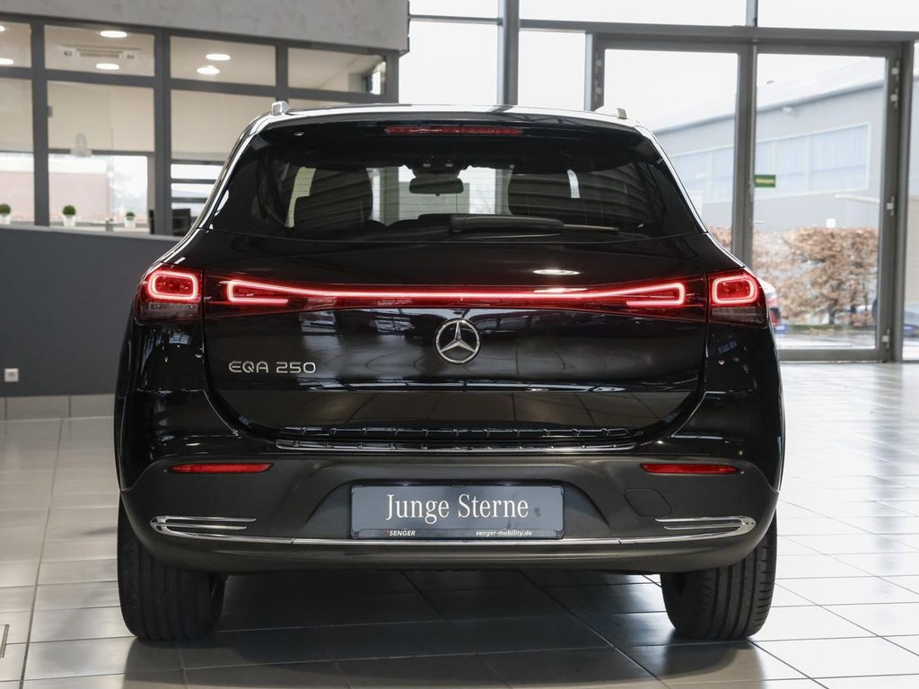 Mercedes-Benz EQA 2021
