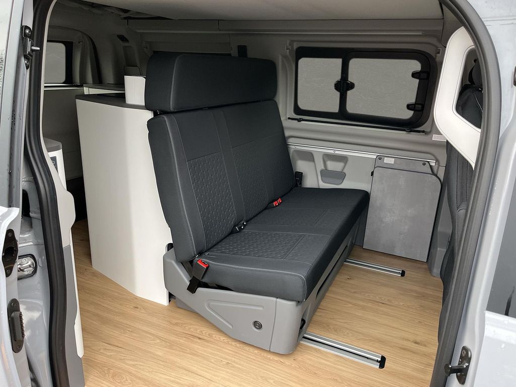 Ford Tourneo Custom 2025