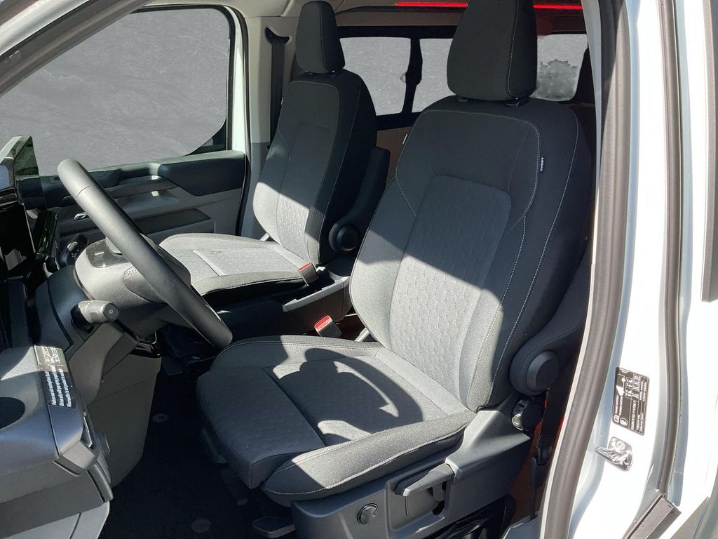 Ford Tourneo Custom 2025