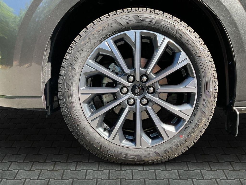 Ford Tourneo Custom 2025