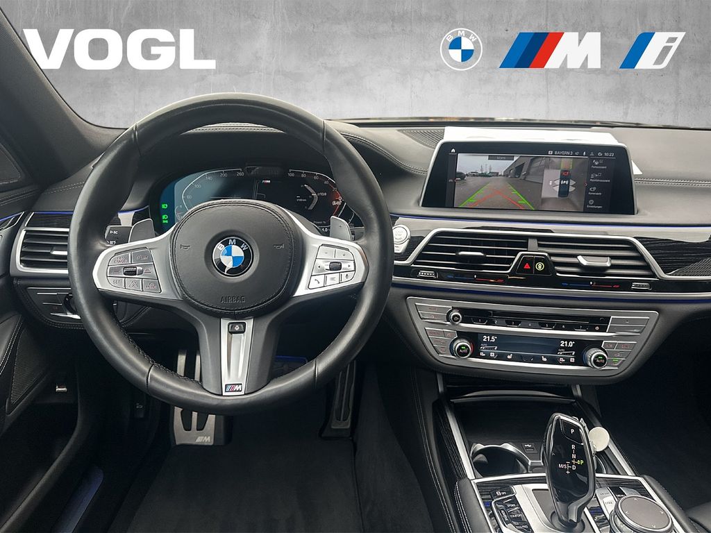 BMW 750 2021