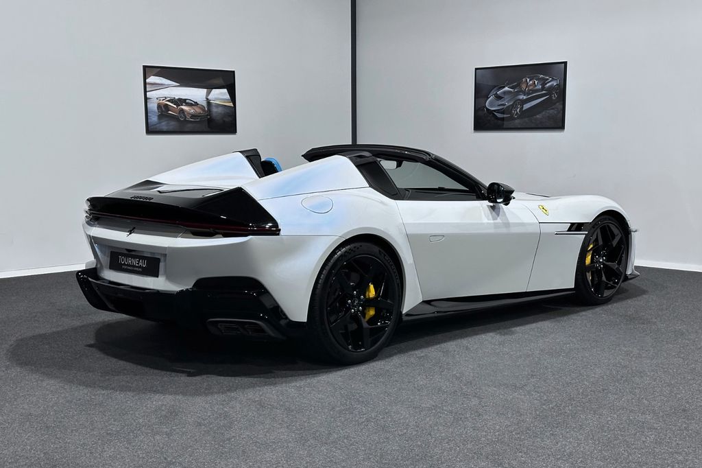 Ferrari 12Cilindri 2025