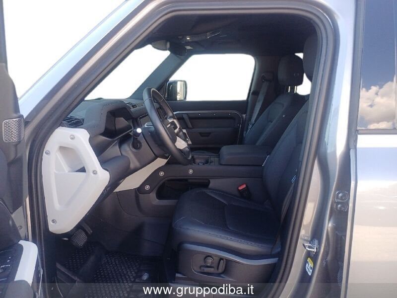 Land Rover Defender 2023