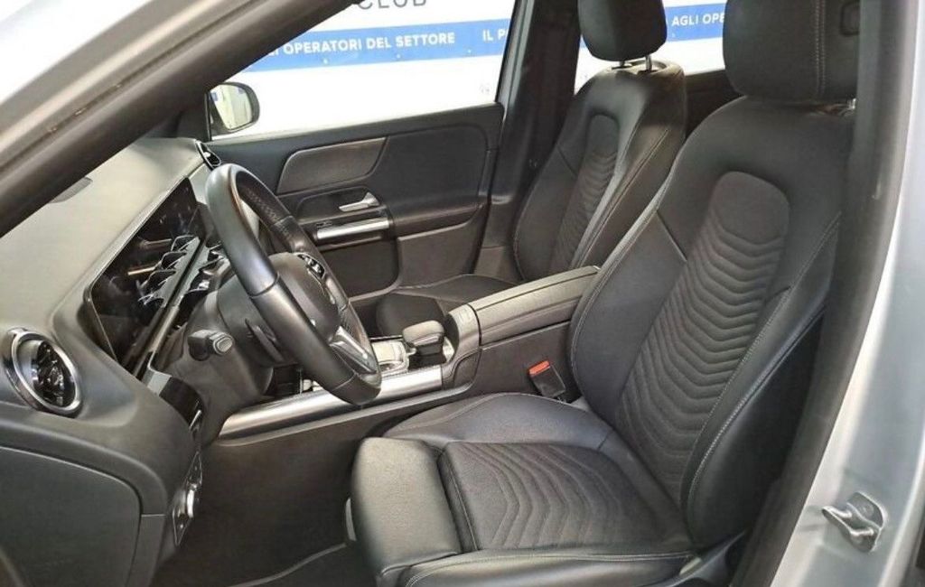 Mercedes-Benz GLA 200 2023