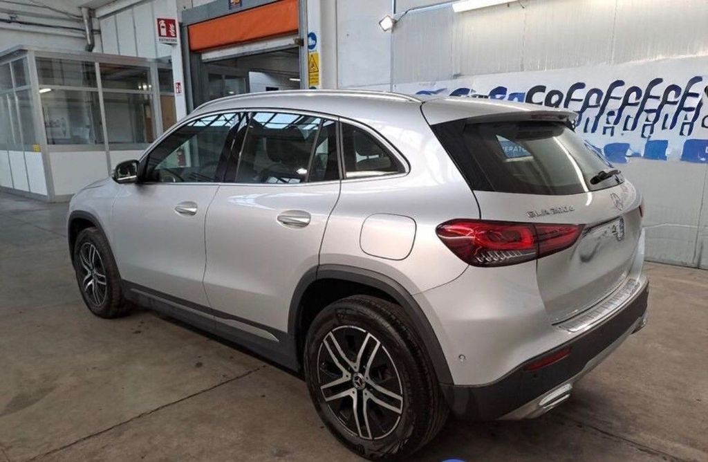 Mercedes-Benz GLA 200 2023