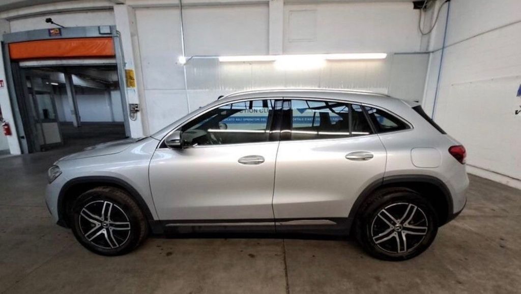 Mercedes-Benz GLA 200 2023