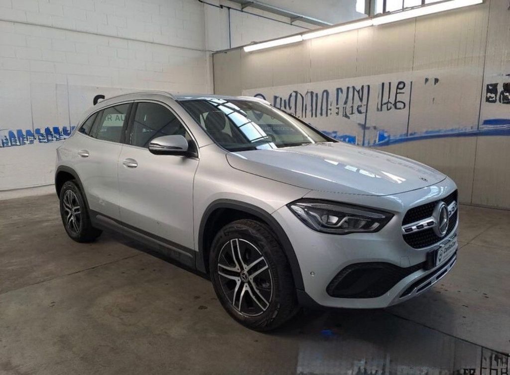 Mercedes-Benz GLA 200 2023