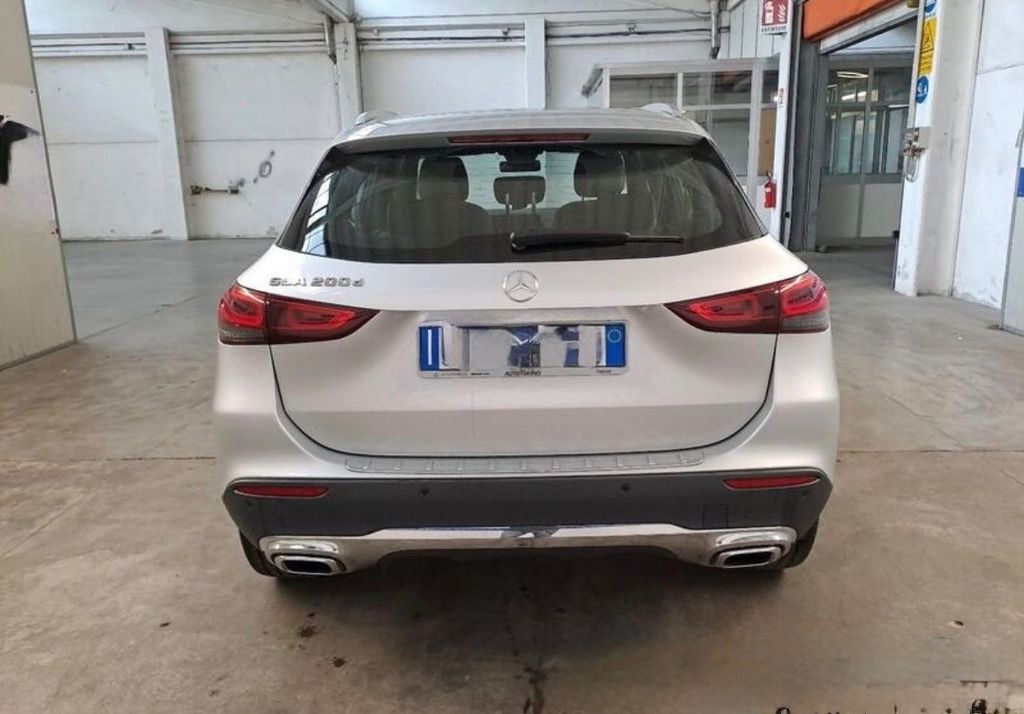Mercedes-Benz GLA 200 2023