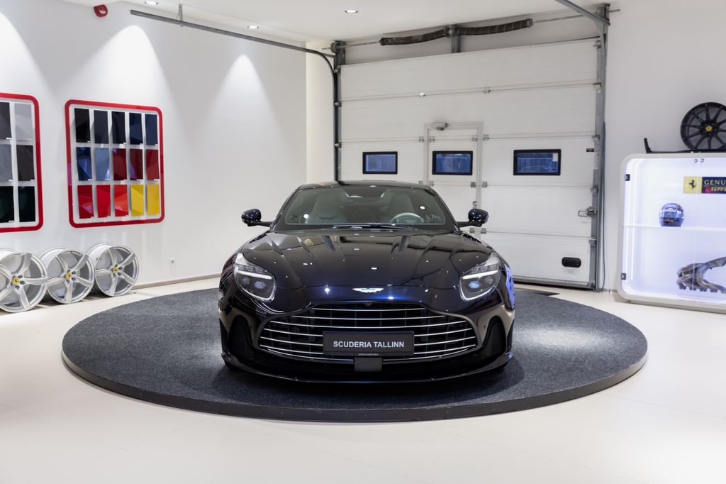 Aston Martin DB12 2024