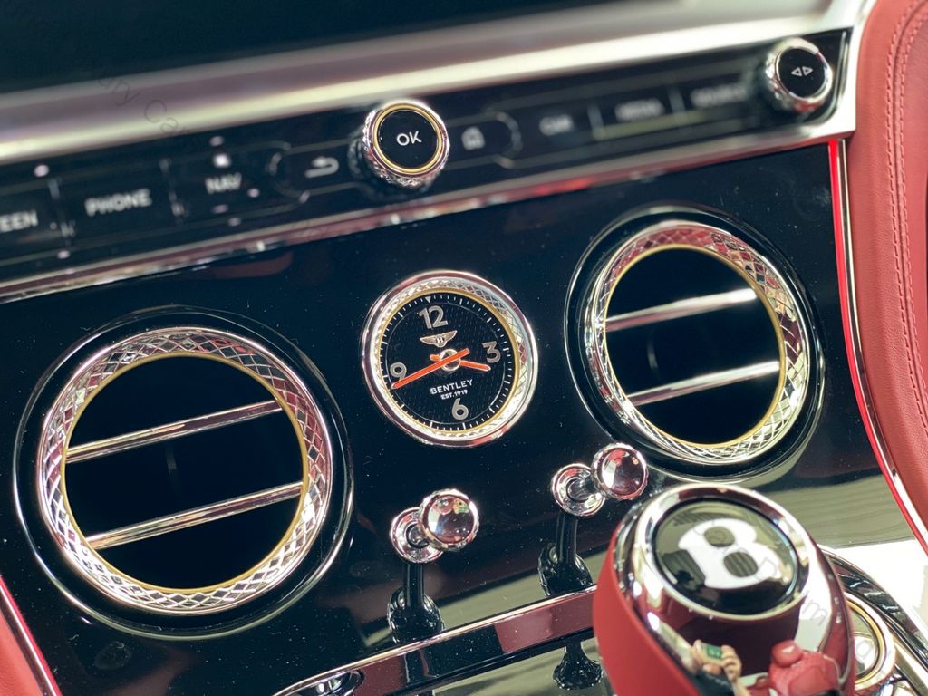 Bentley Continental GTC 2024