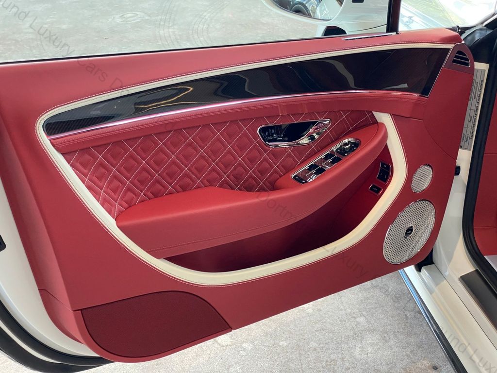 Bentley Continental GTC 2024